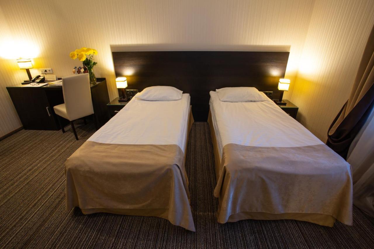 Optima Cherkasy Hotel エクステリア 写真
