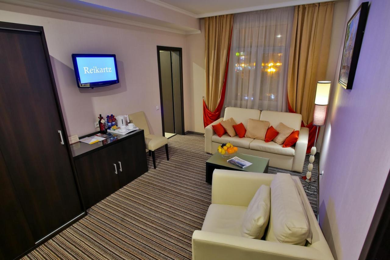 Optima Cherkasy Hotel エクステリア 写真